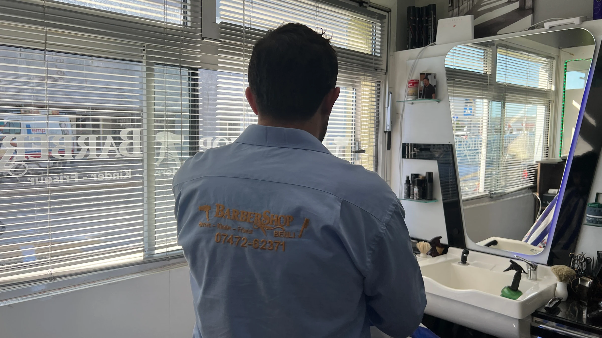 Gökhan beim Arbeiten